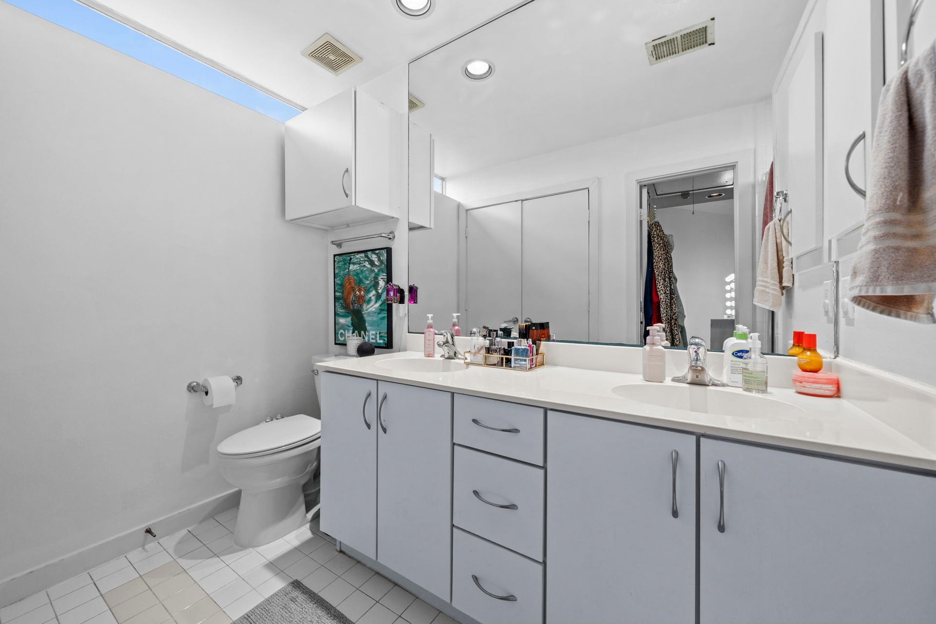 6128 Grand Boulevard, Houston, TX 77021 Primary suite bathroom
