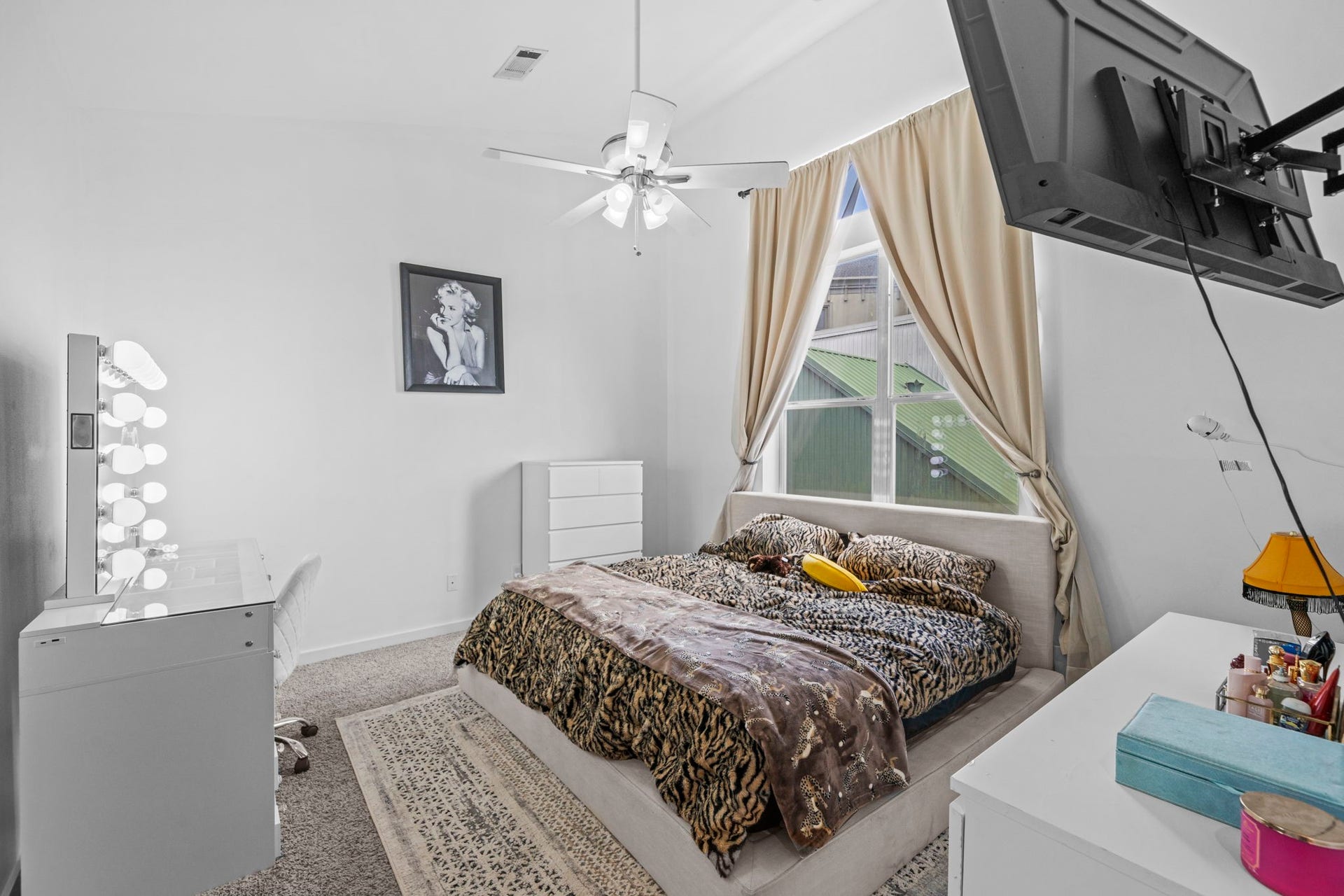 6128 Grand Boulevard, Houston, TX 77021 Primary suite