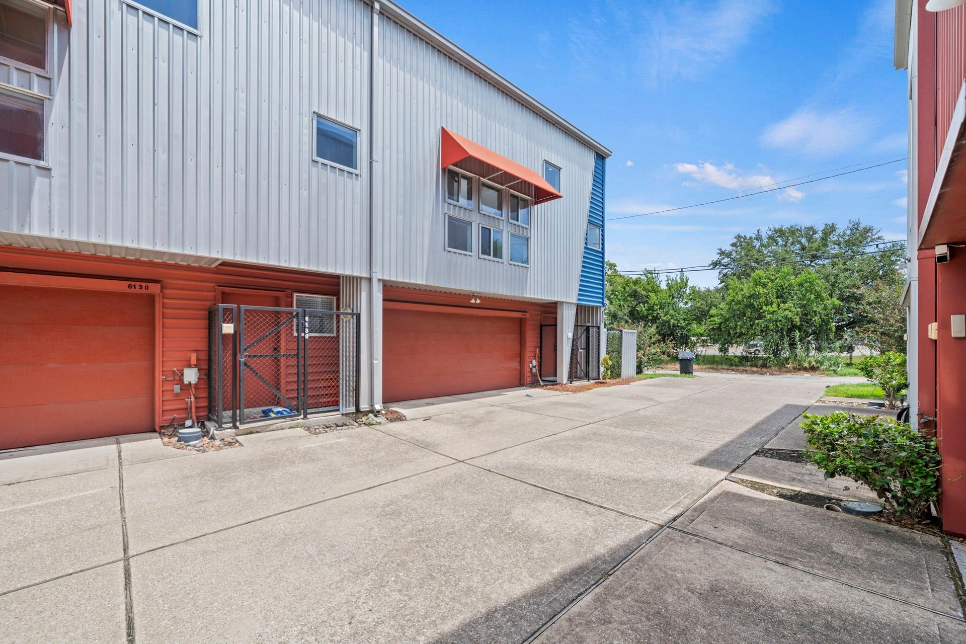 6128 Grand Boulevard, Houston, TX 77021 Front of unit