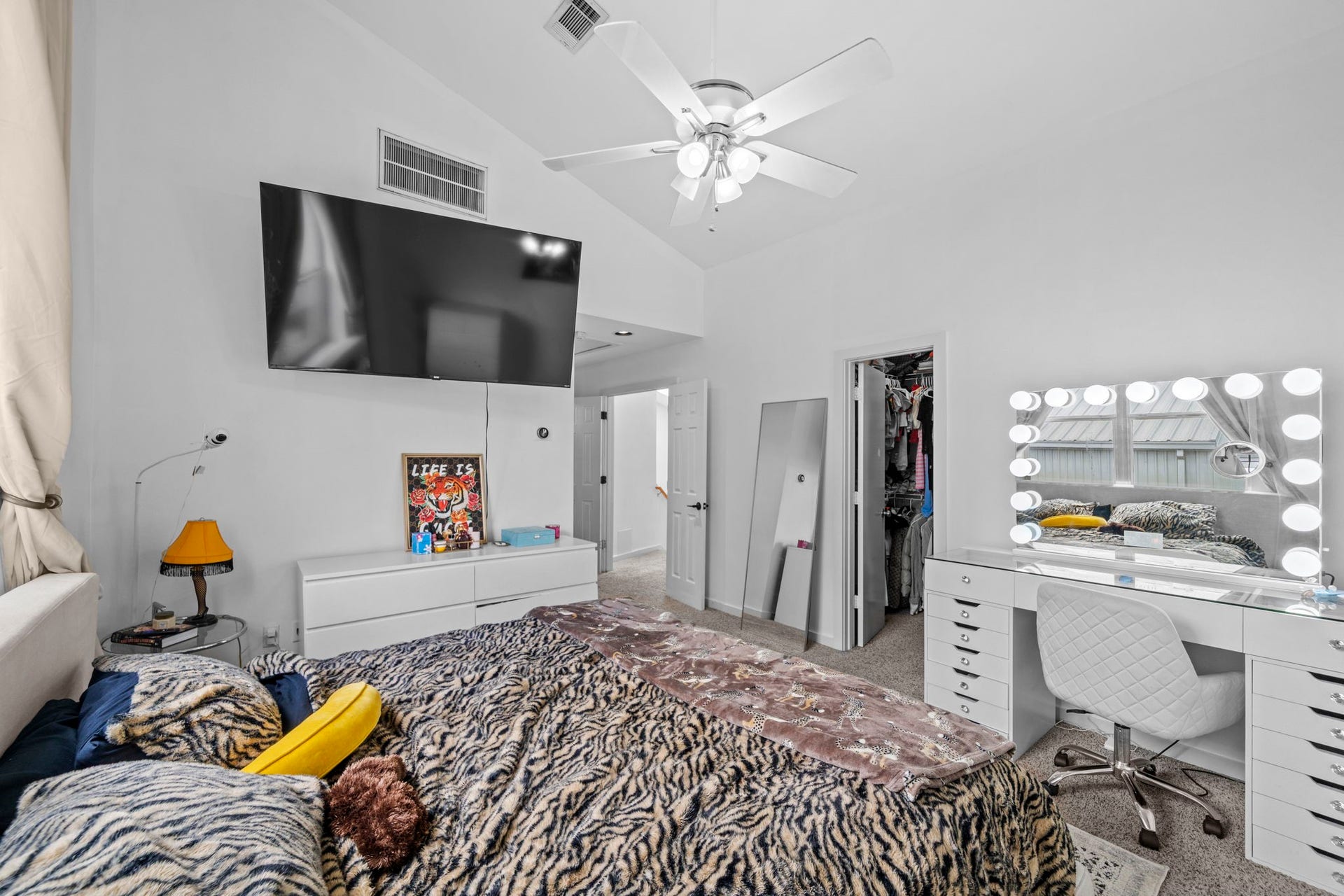 6128 Grand Boulevard, Houston, TX 77021 Primary suite