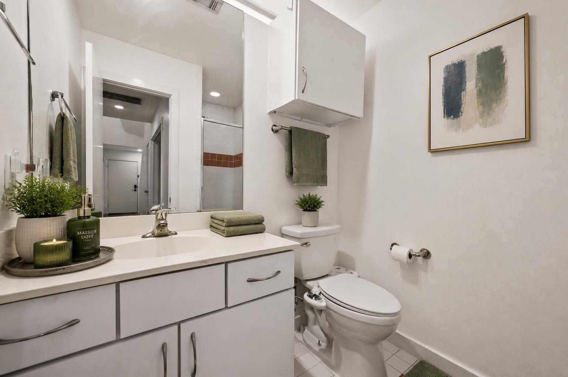 6128 Grand Boulevard, Houston, TX 77021 Bathroom. Virtually staged.