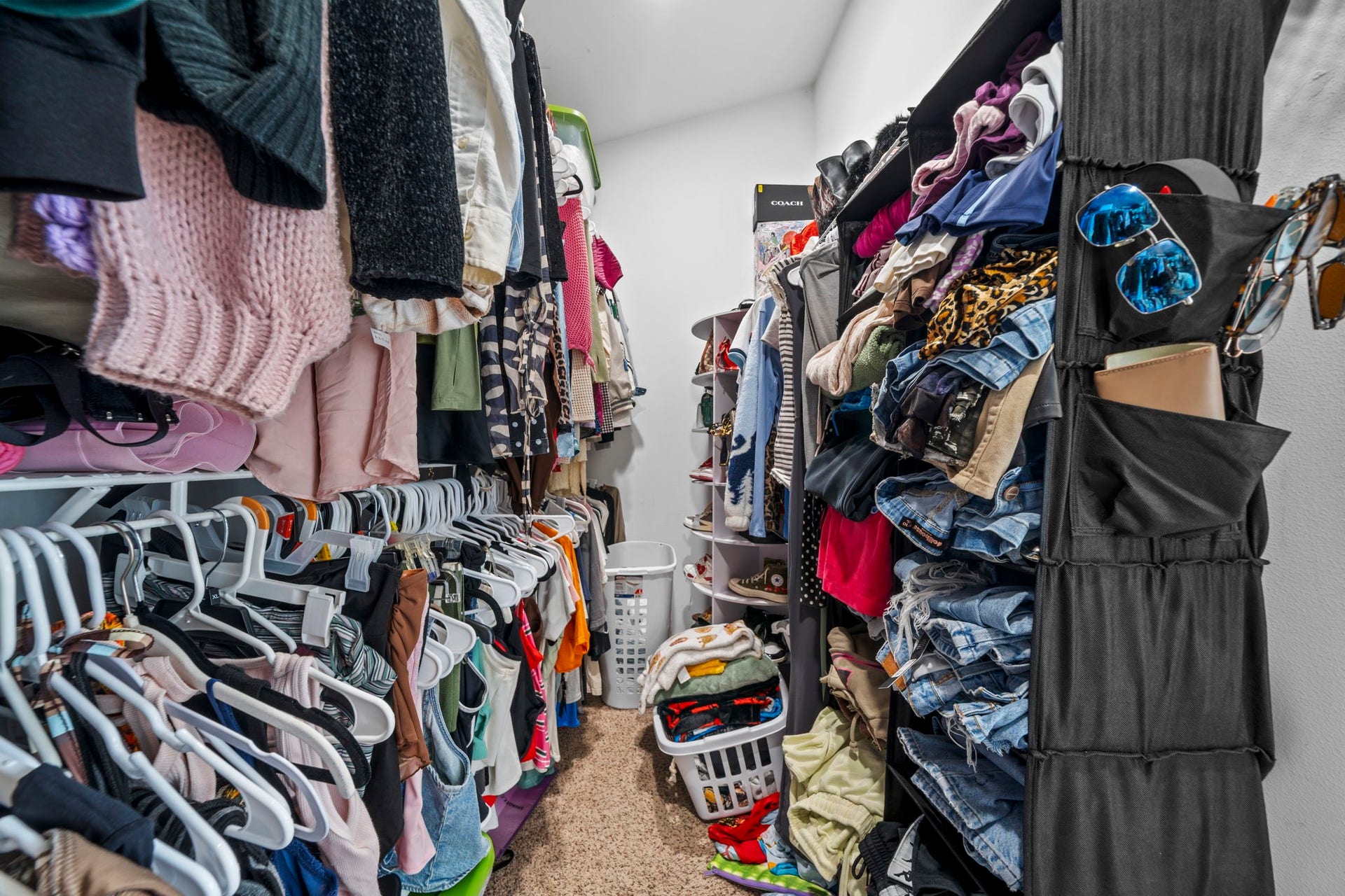 6128 Grand Boulevard, Houston, TX 77021 Primary suite closet