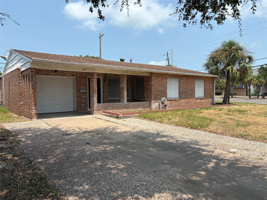 Property photo for 106 Barracuda Avenue, Galveston, TX