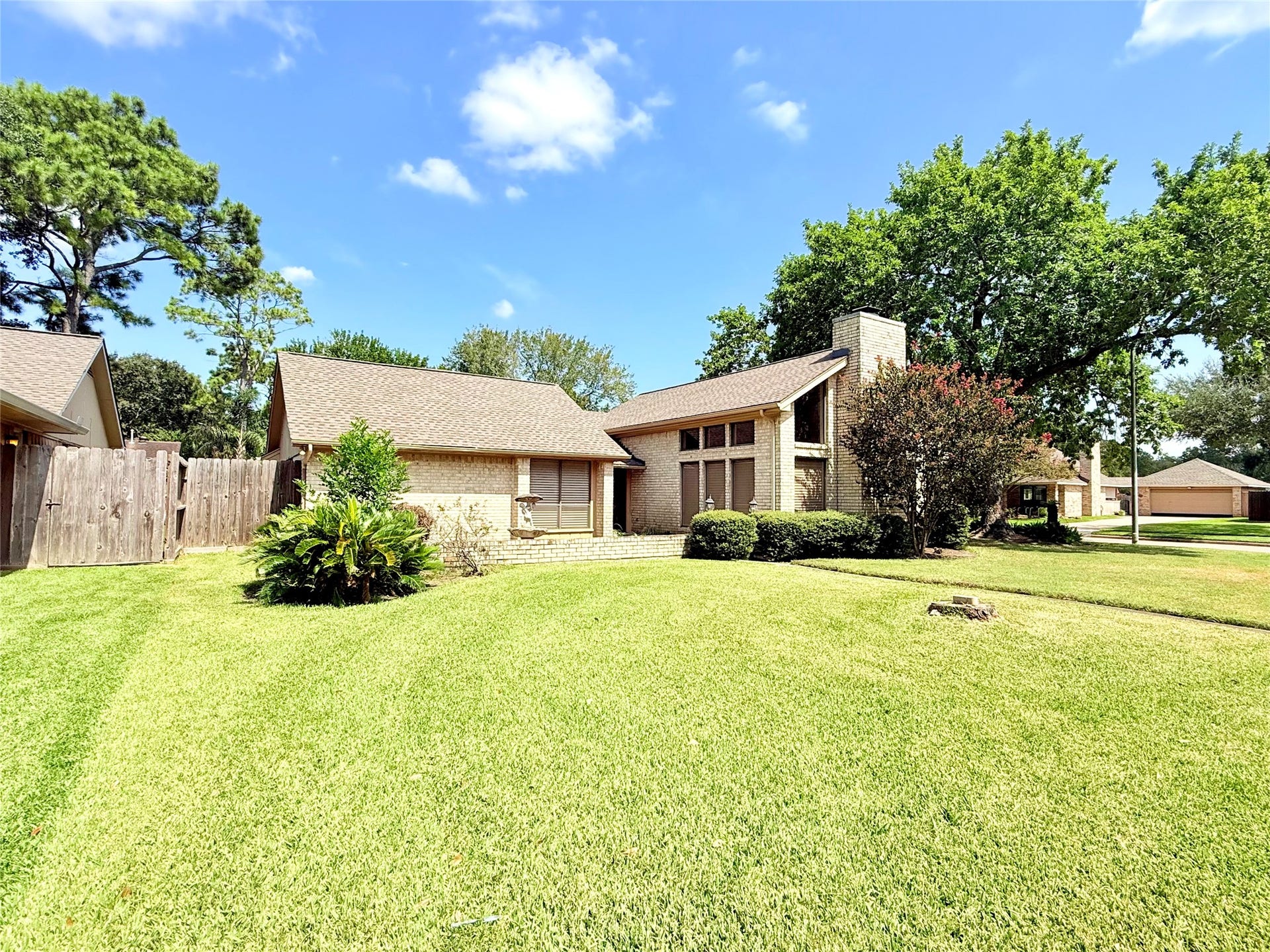2702 S Pine Hill Drive, Pearland, TX 77581 2702 S Pine Hill Drive, Pearland, TX 77581