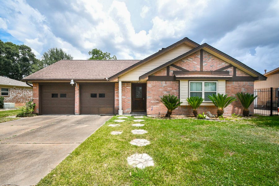 Property photo for 11915 N Hanworth Drive, Houston, TX