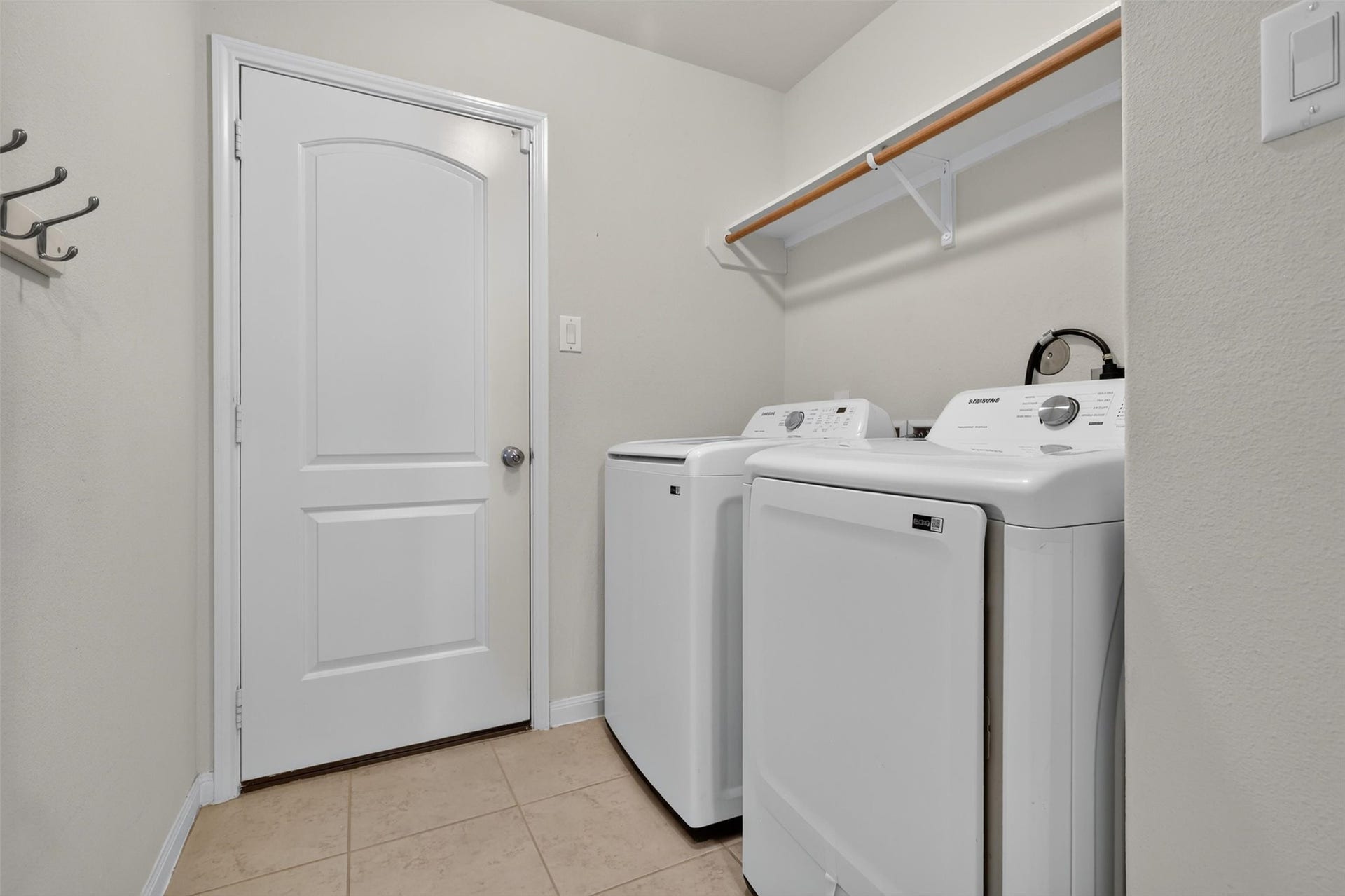 22907 Gentle Shadow Drive, Hockley, TX 77447 MUD Room