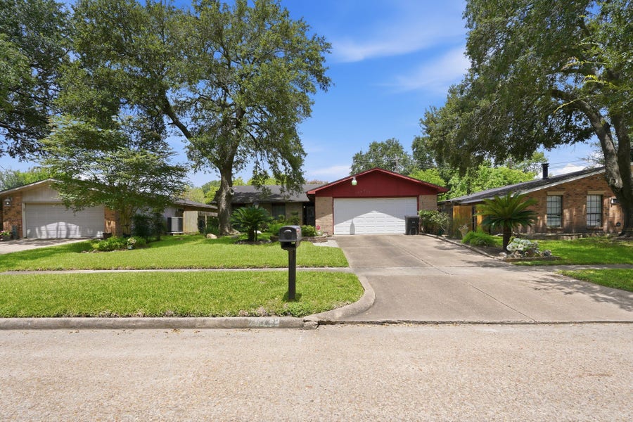 Property photo for 15718 Munson Lane, Houston, TX