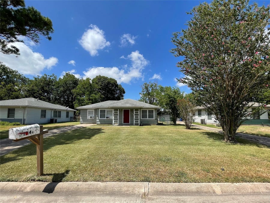 Property photo for 1241 Chevy Chase Street, Angleton, TX