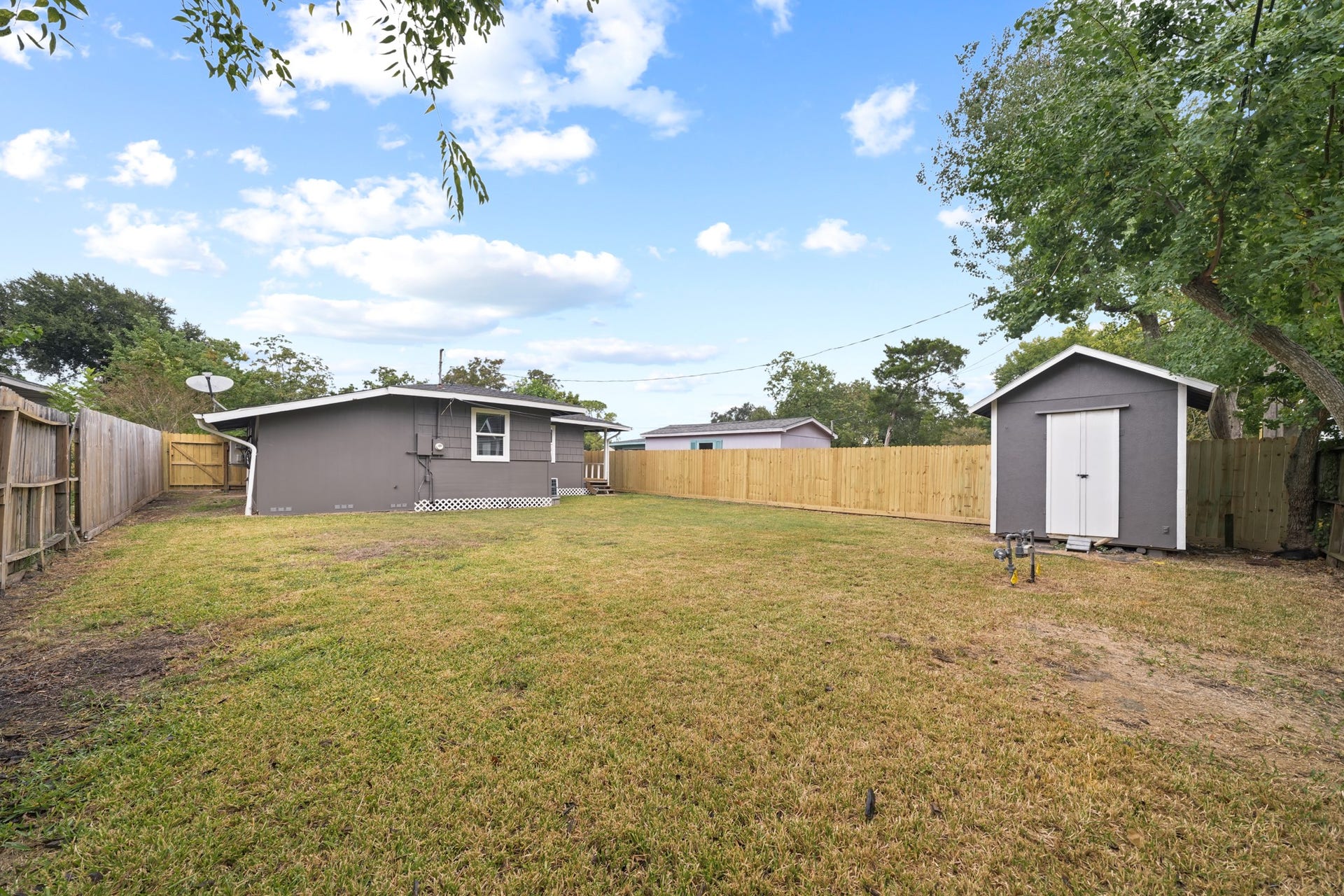 2317 19th Avenue N, Texas City, TX 77590 2317 19th Avenue N, Texas City, TX 77590