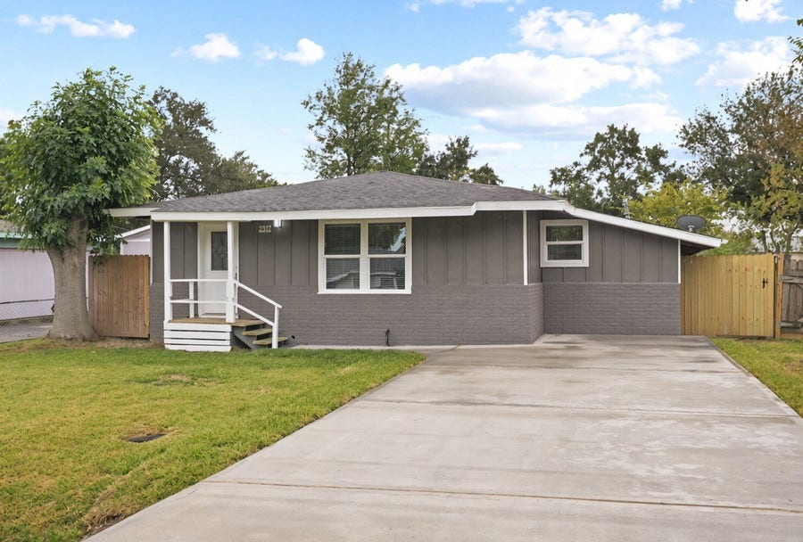 Property photo for 2317 19th Avenue N, Texas City, TX