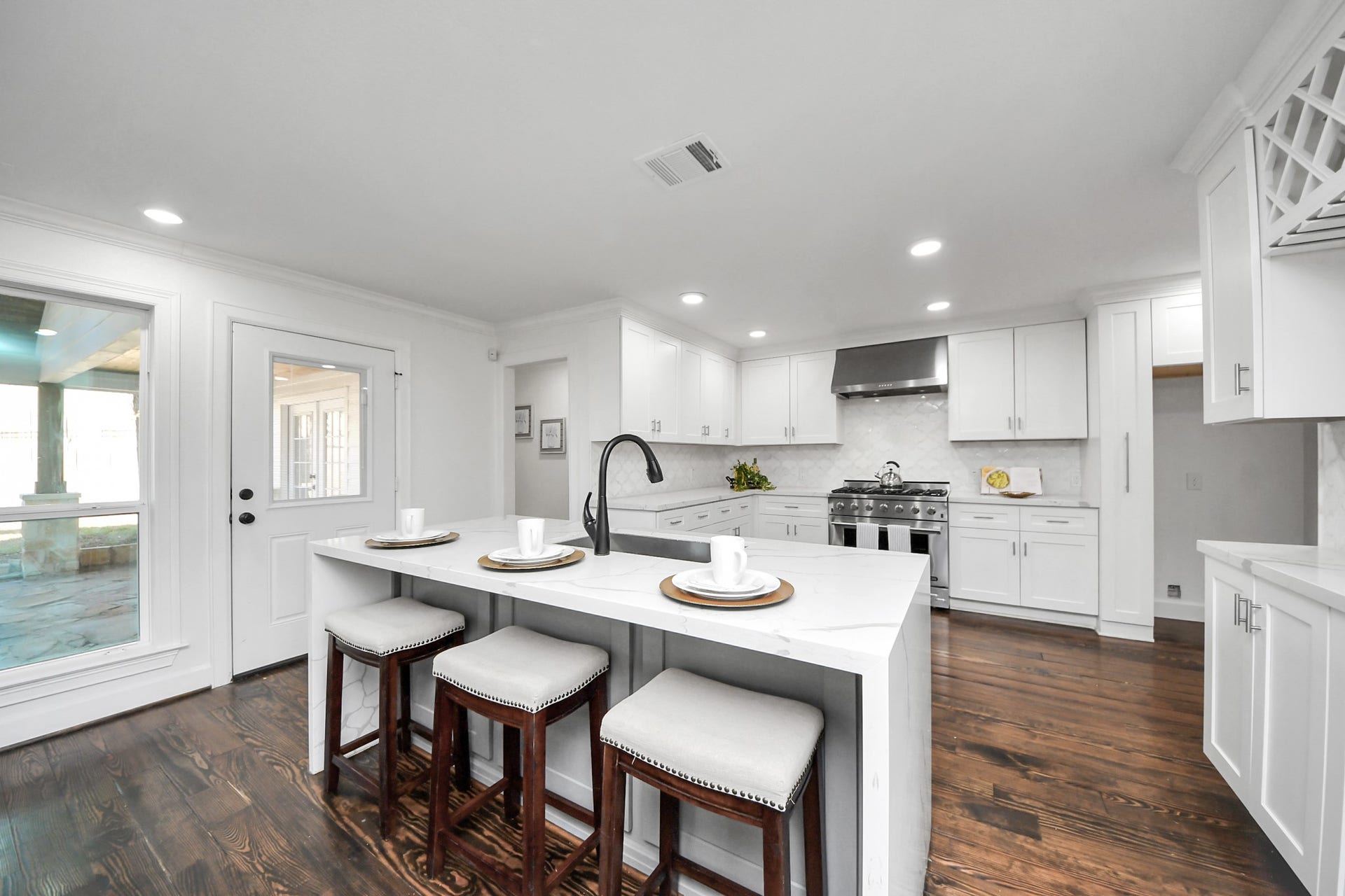 10038 Westview Drive, Houston, TX 77055
