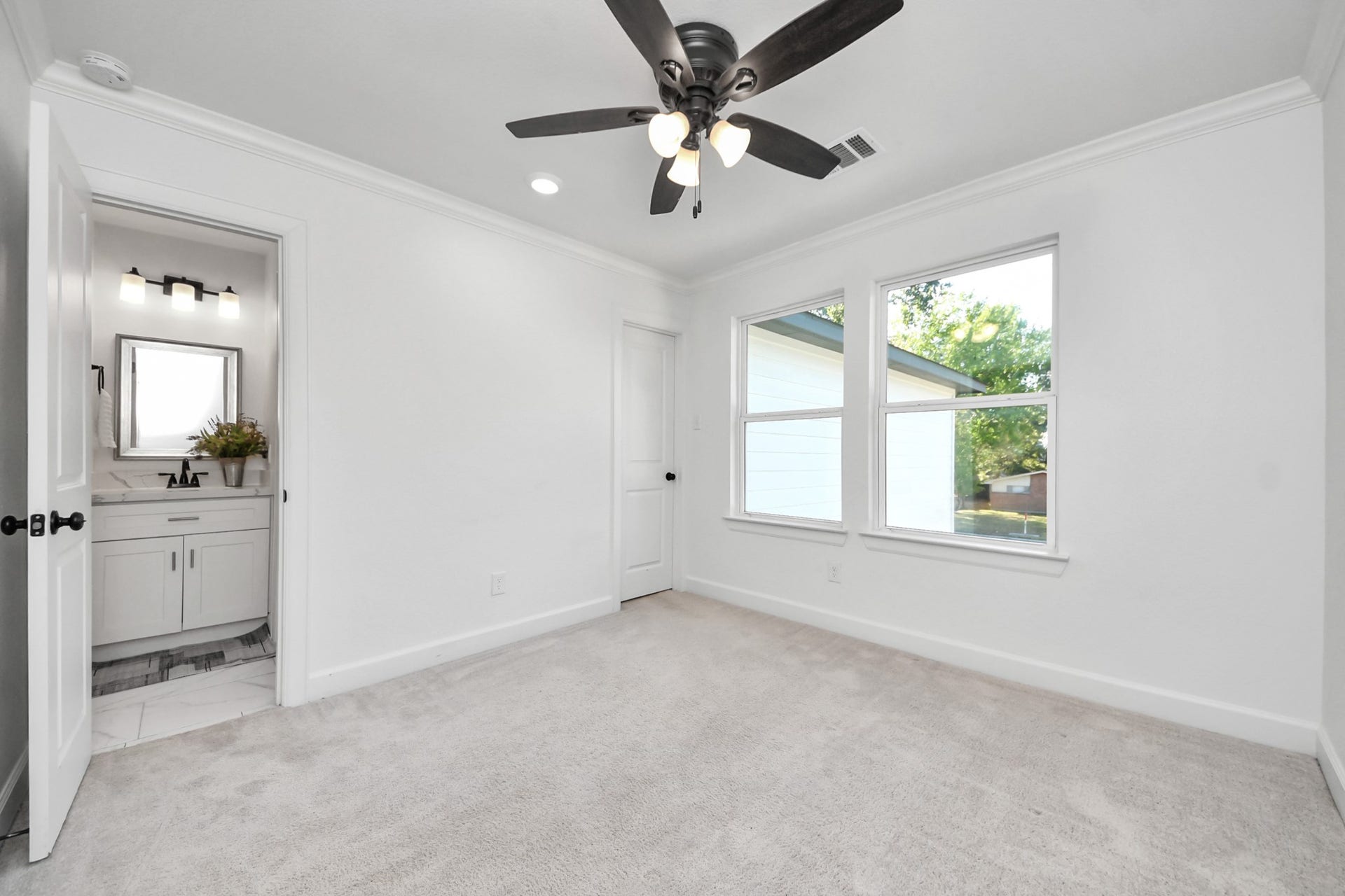 10038 Westview Drive, Houston, TX 77055