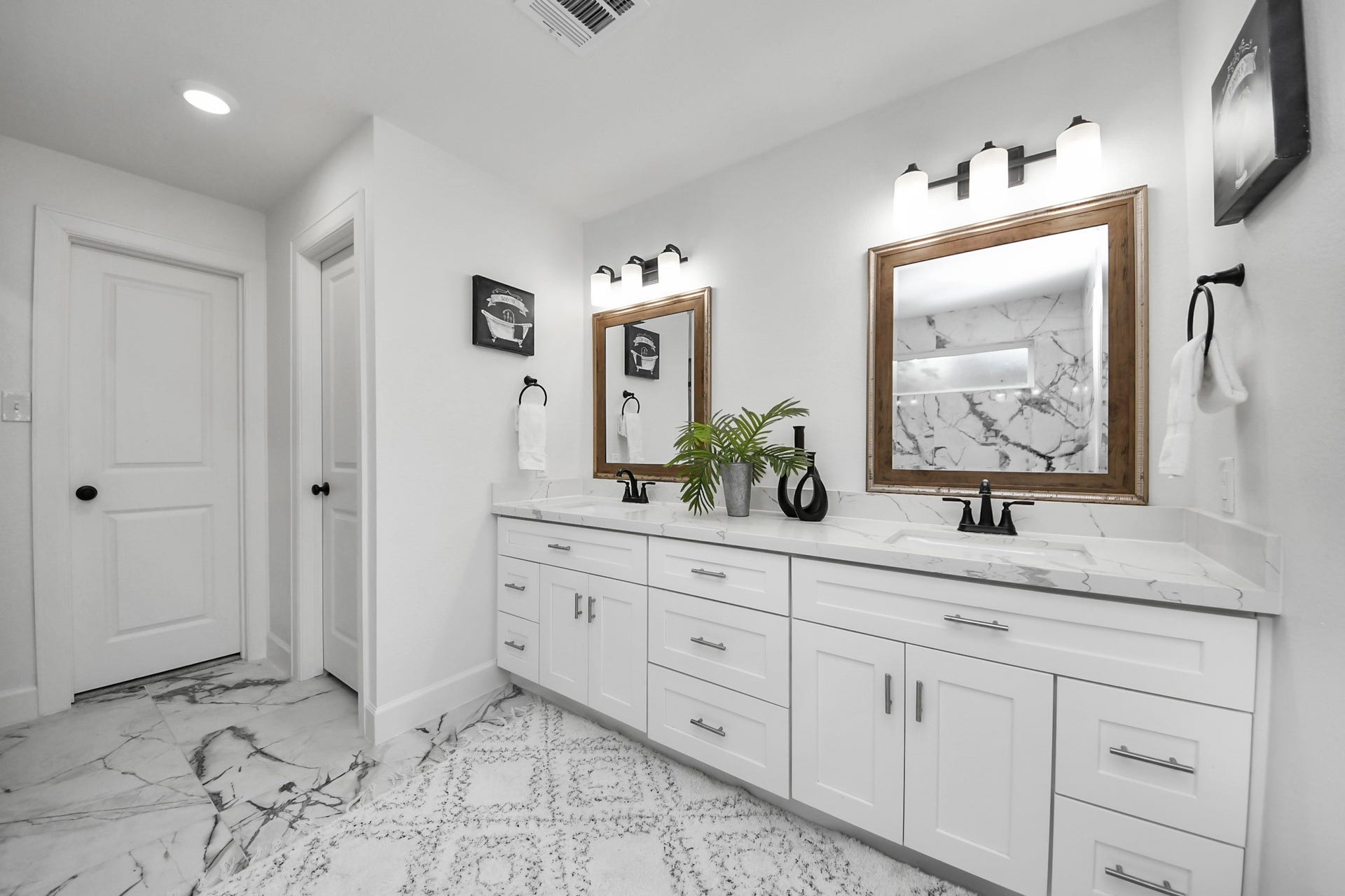 10038 Westview Drive, Houston, TX 77055