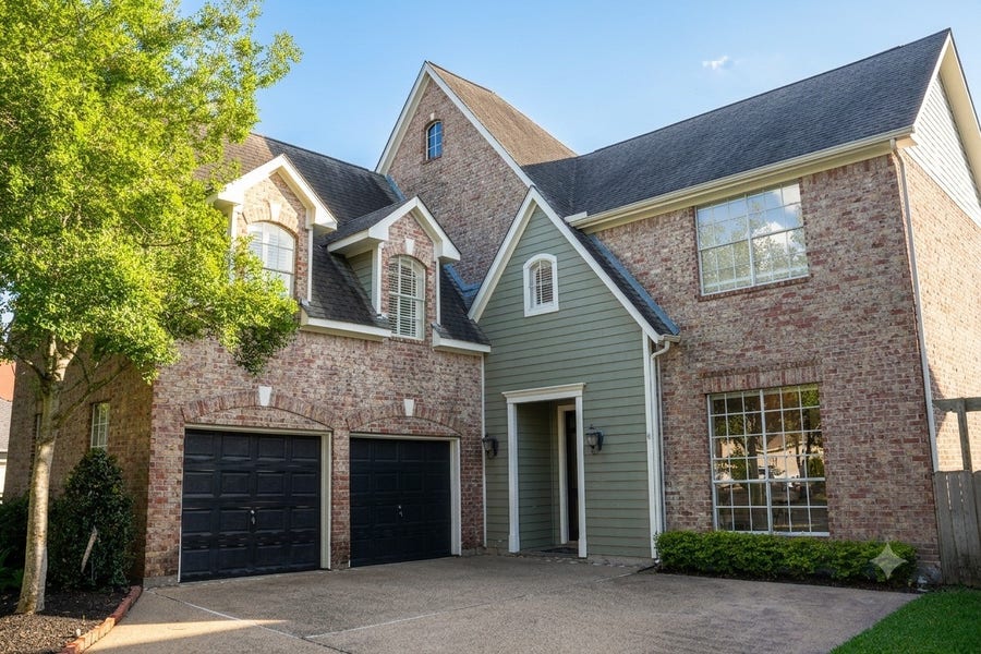 Property photo for 322 Lakeside Boulevard, Sugar Land, TX