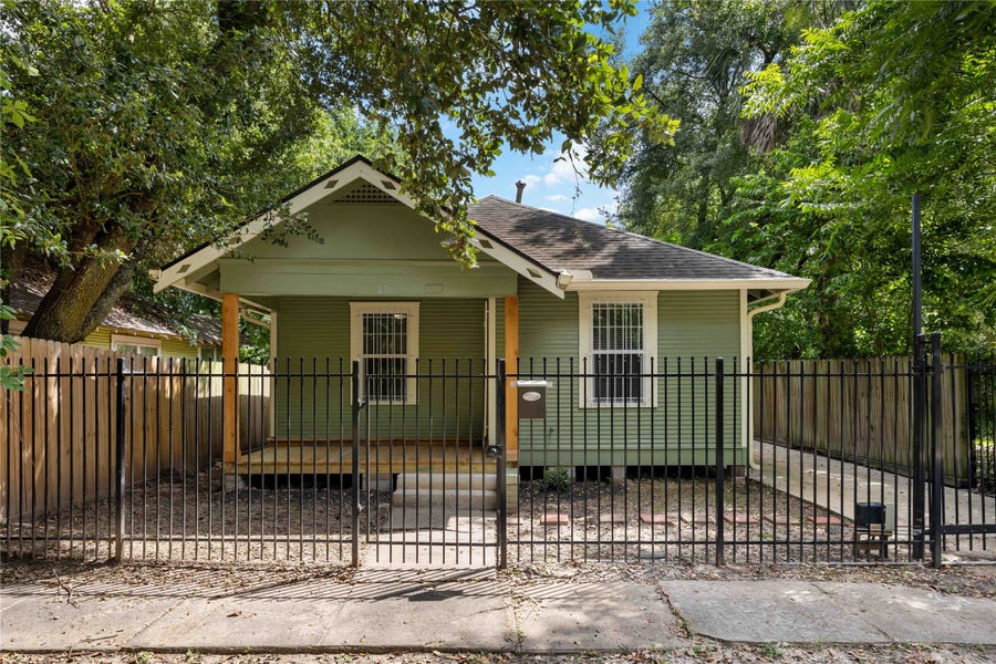 Property photo for 2814 Francis Street, Houston, TX