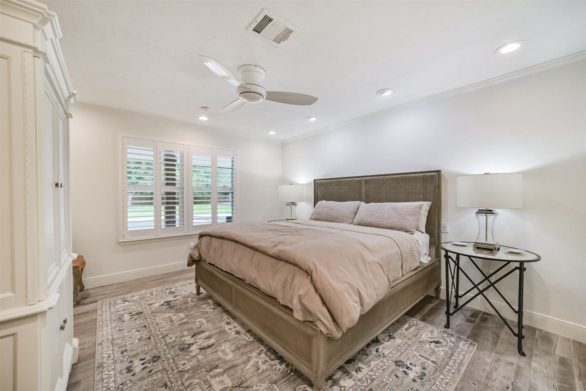 3210 Nottingham Street, Pearland, TX 77581 One of three secondary bedrooms - ready for your guests.