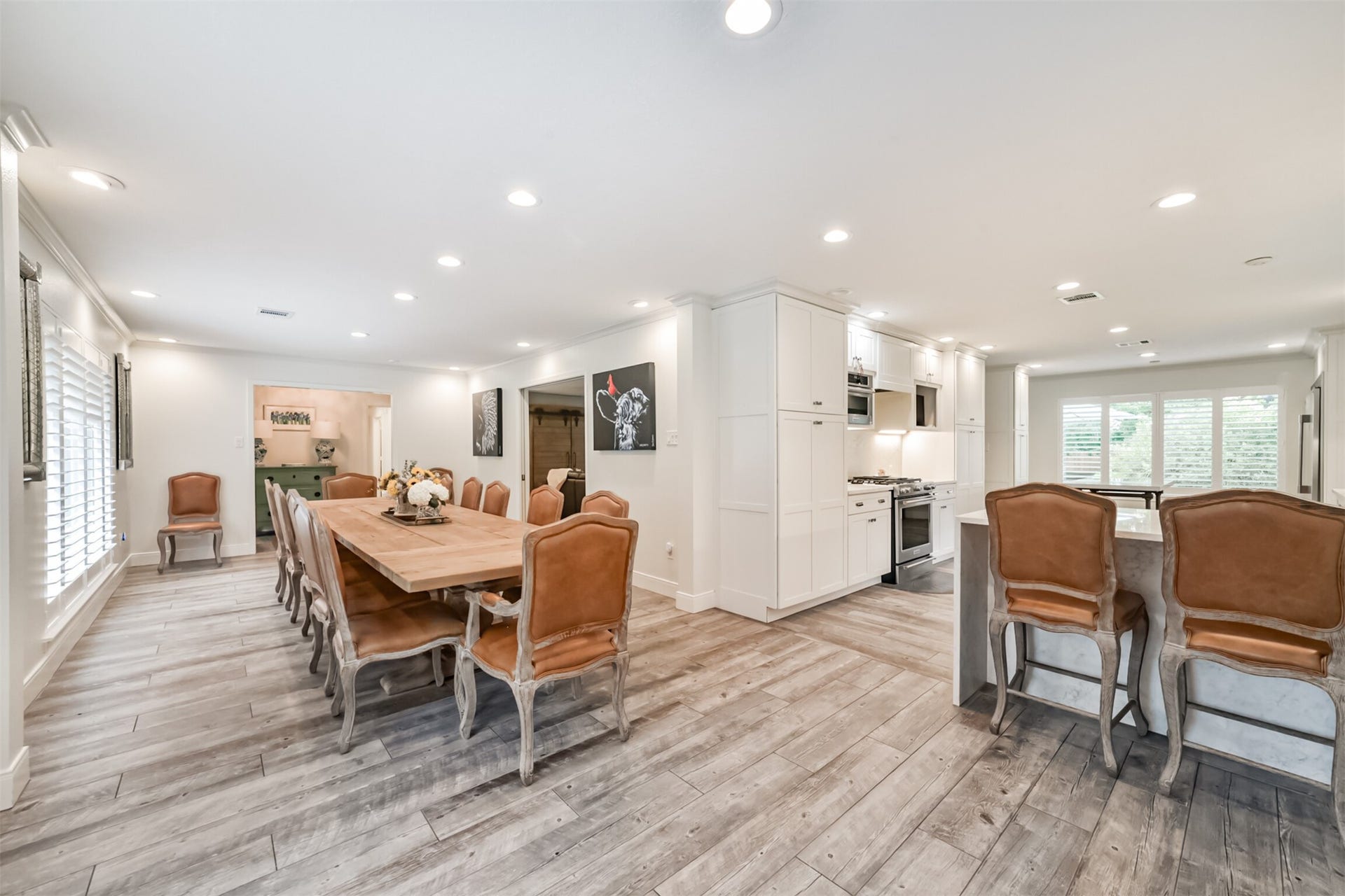 3210 Nottingham Street, Pearland, TX 77581 Dining Room opens to Kitchen with Breakfast Bar. Recessed lighting everywhere!