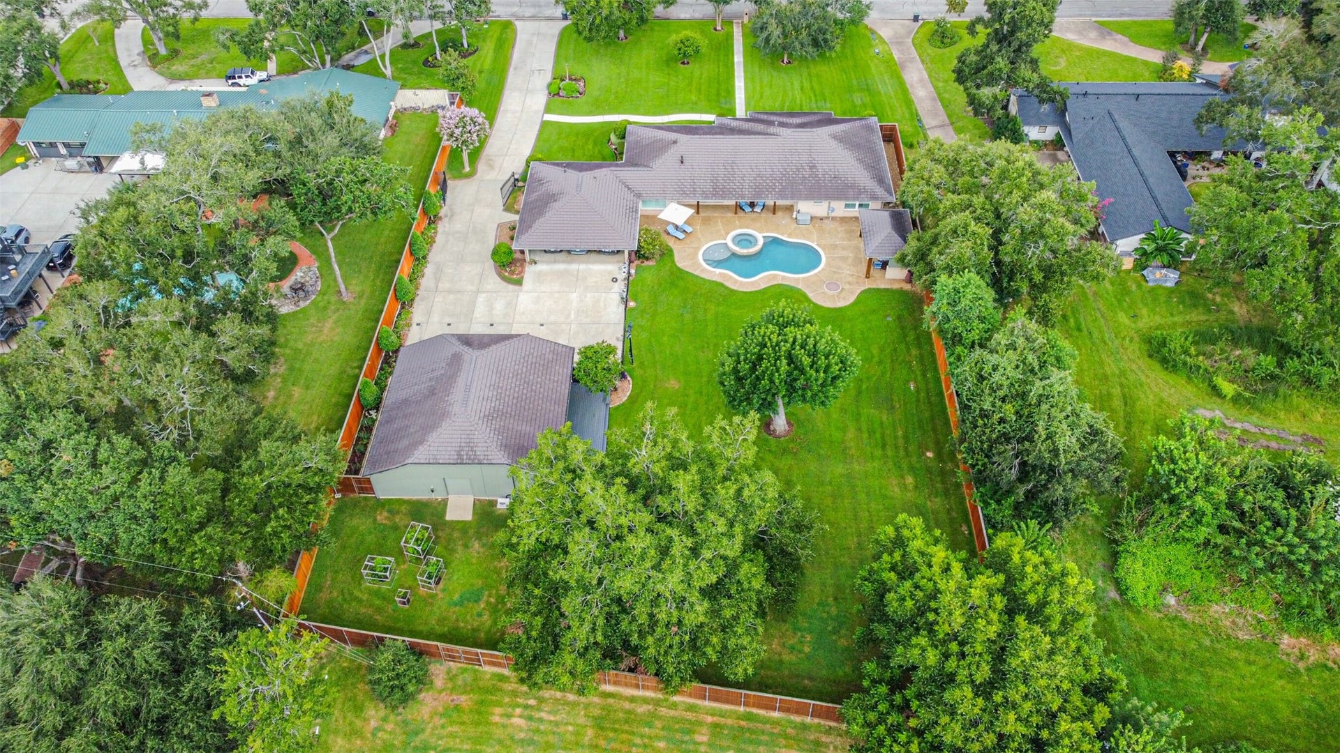 3210 Nottingham Street, Pearland, TX 77581 Beautiful footprint - wooded but no trees close to the pool!