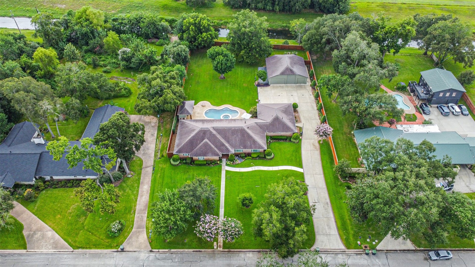 3210 Nottingham Street, Pearland, TX 77581 3210 Nottingham Street, Pearland, TX 77581
