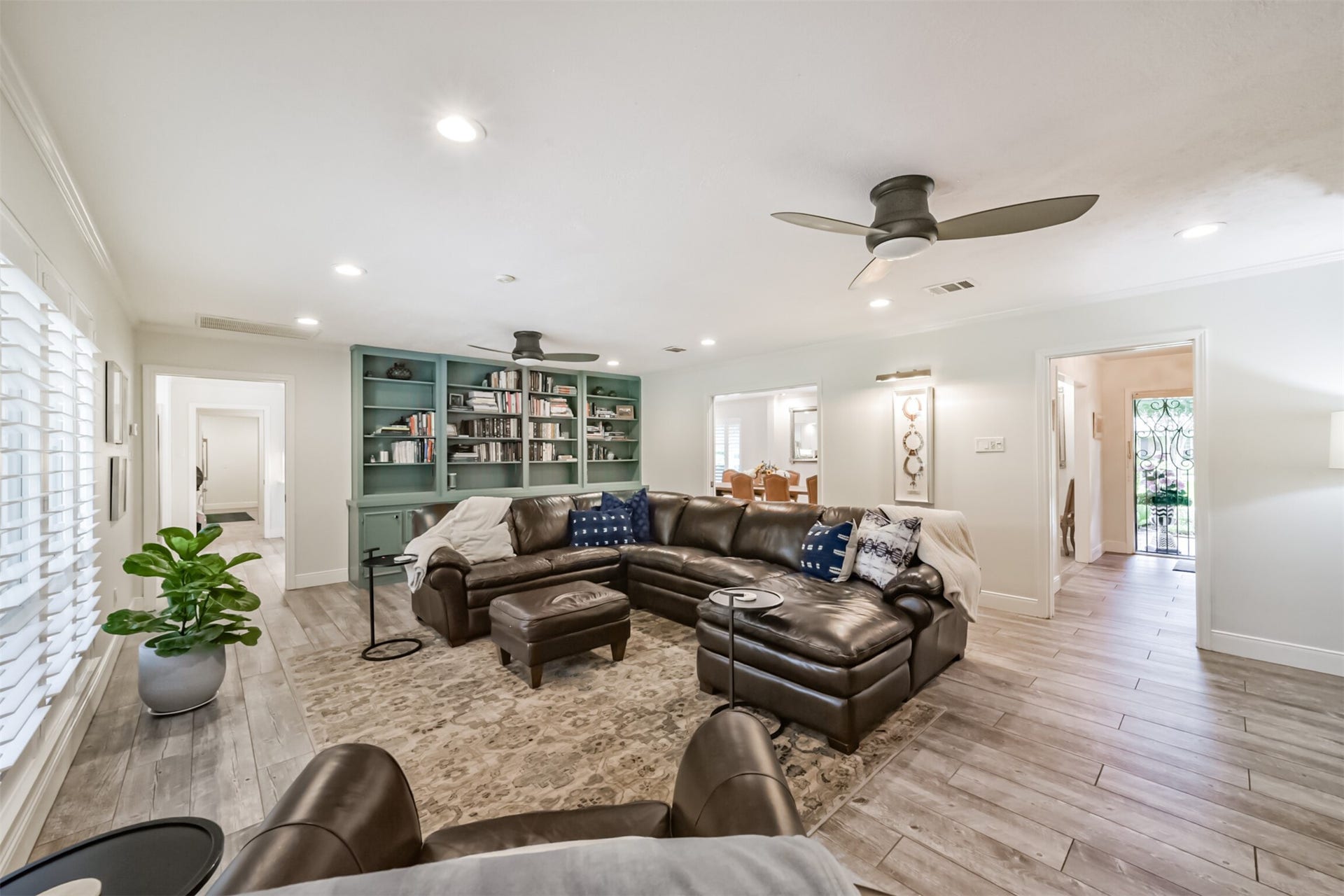 3210 Nottingham Street, Pearland, TX 77581 Family Room opens to Dining and Kitchen.