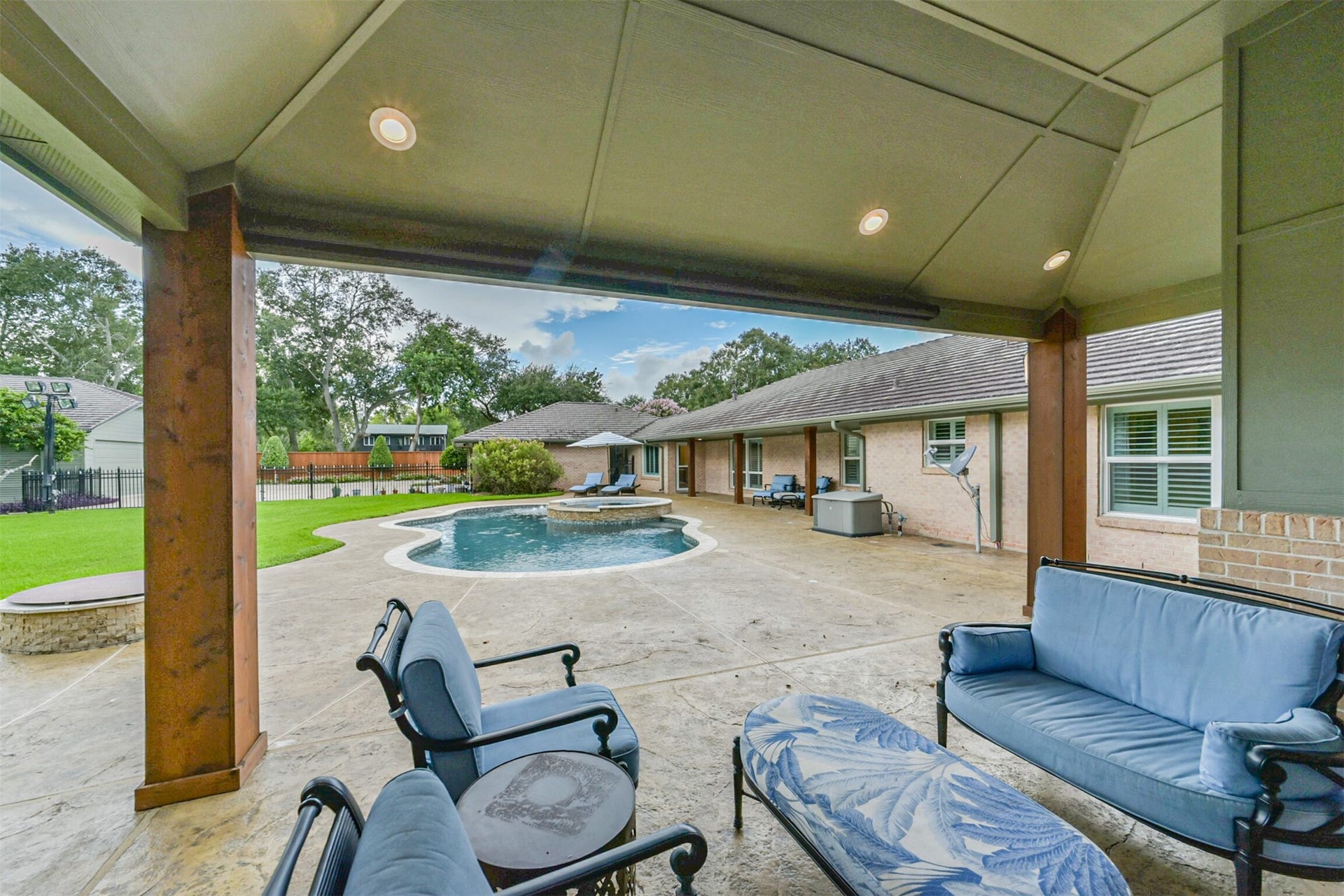 3210 Nottingham Street, Pearland, TX 77581 Relax after a swim and watch your favorite shows! Also a closet for pool equipment.