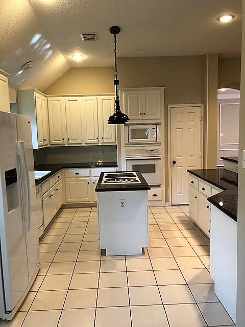 14 Tethered Vine Place, The Woodlands, TX 77382 14 Tethered Vine Place, The Woodlands, TX 77382