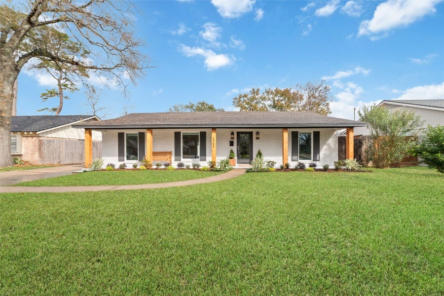Property photo for 10206 Oakpoint Drive, Houston, TX