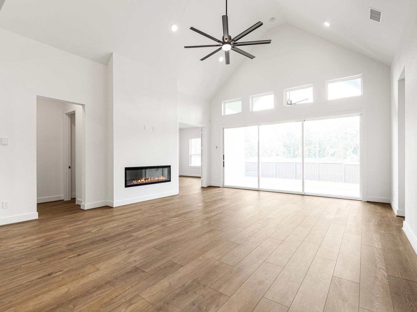 29818 Amber Brook Drive, Magnolia, TX 77354 Woodhavyn_Fenton_Classic_13_Living Room_02