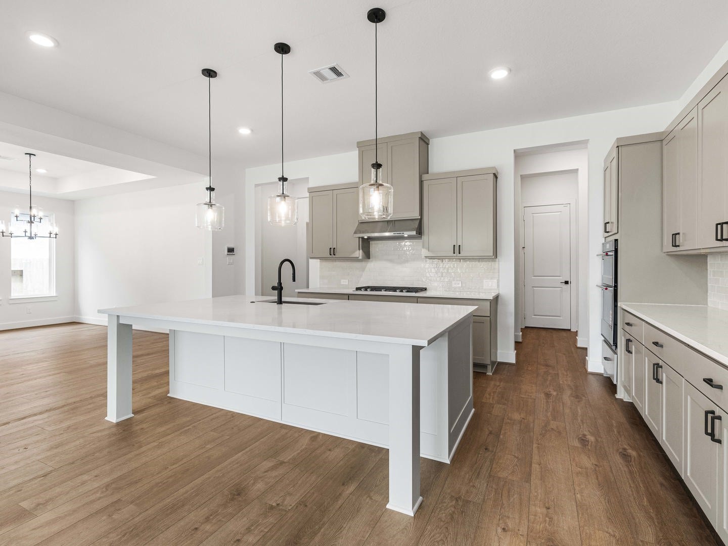 29818 Amber Brook Drive, Magnolia, TX 77354 Woodhavyn_Fenton_Classic_13_Kitchen_03