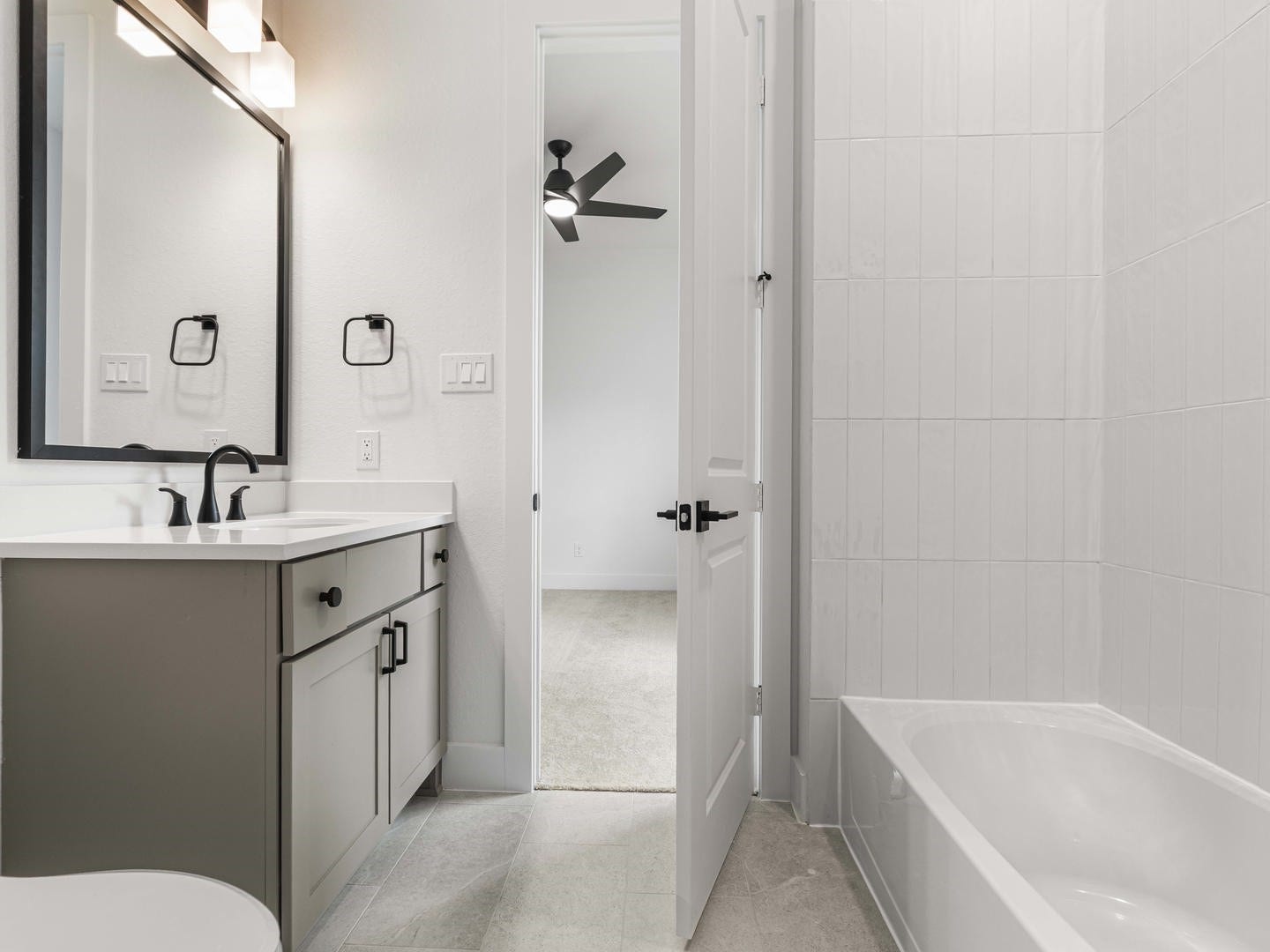 29818 Amber Brook Drive, Magnolia, TX 77354 Woodhavyn_Fenton_Classic_13_Bath Room_04