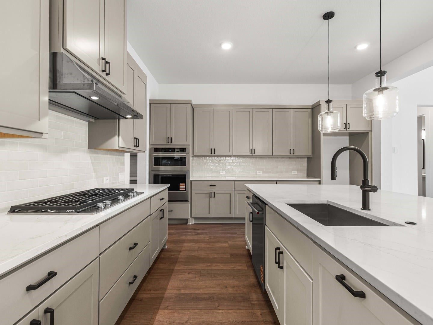 29818 Amber Brook Drive, Magnolia, TX 77354 Woodhavyn_Fenton_Classic_13_Kitchen_04
