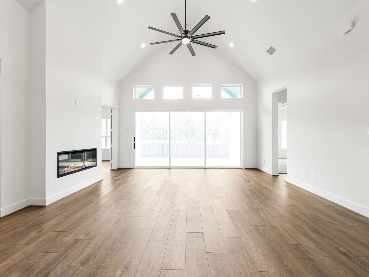 29818 Amber Brook Drive, Magnolia, TX 77354 Woodhavyn_Fenton_Classic_13_Living Room_03
