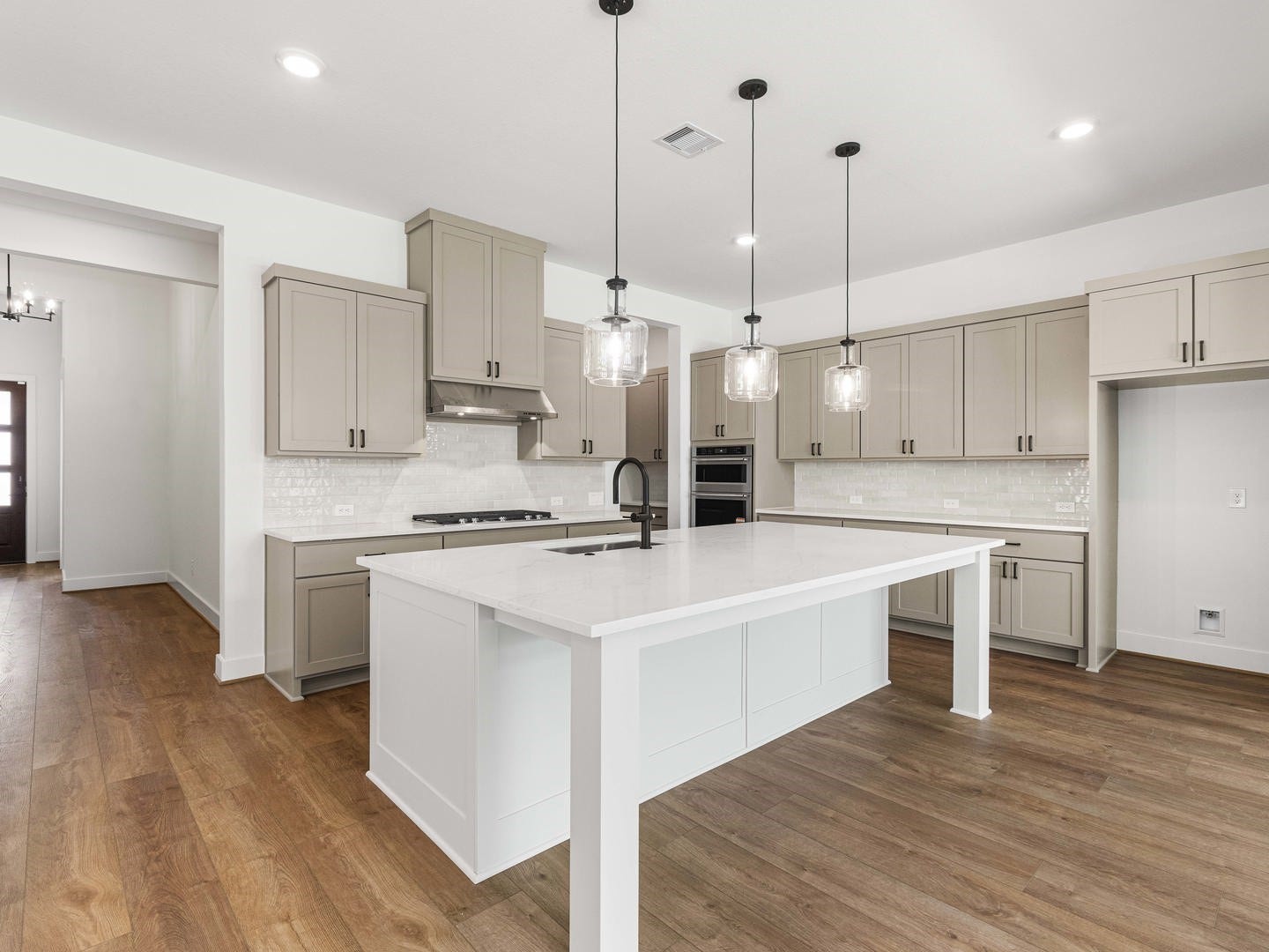 29818 Amber Brook Drive, Magnolia, TX 77354 Woodhavyn_Fenton_Classic_13_Kitchen_02