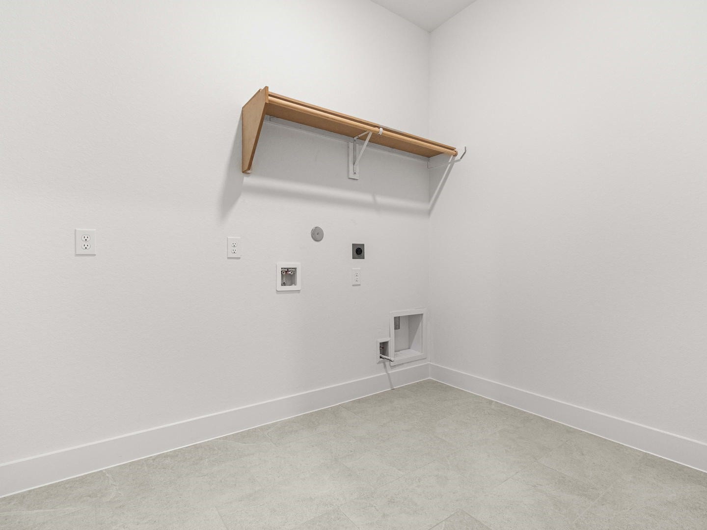 29818 Amber Brook Drive, Magnolia, TX 77354 Woodhavyn_Fenton_Classic_13_Mud Room_01