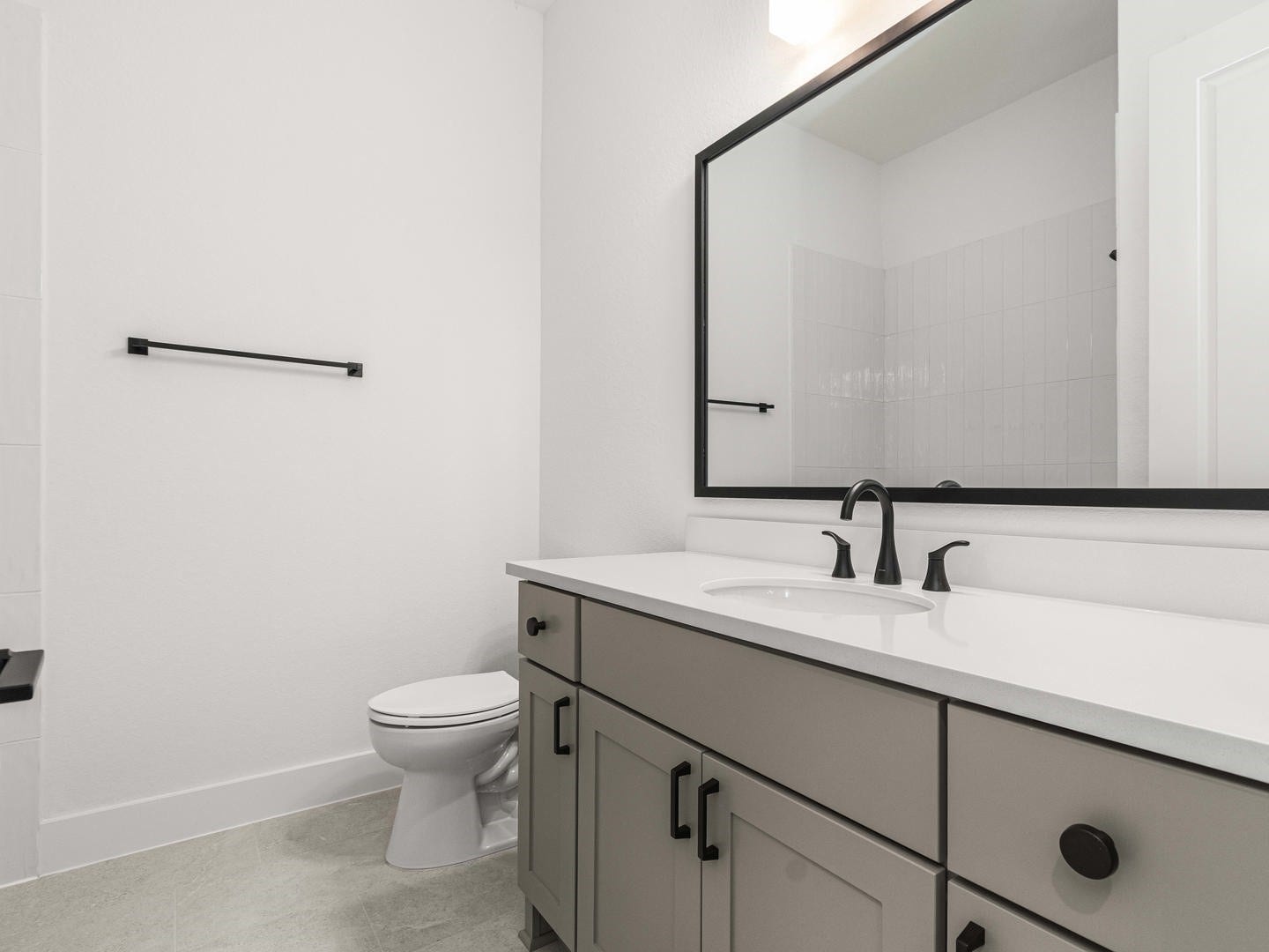29818 Amber Brook Drive, Magnolia, TX 77354 Woodhavyn_Fenton_Classic_13_Bath Room_01