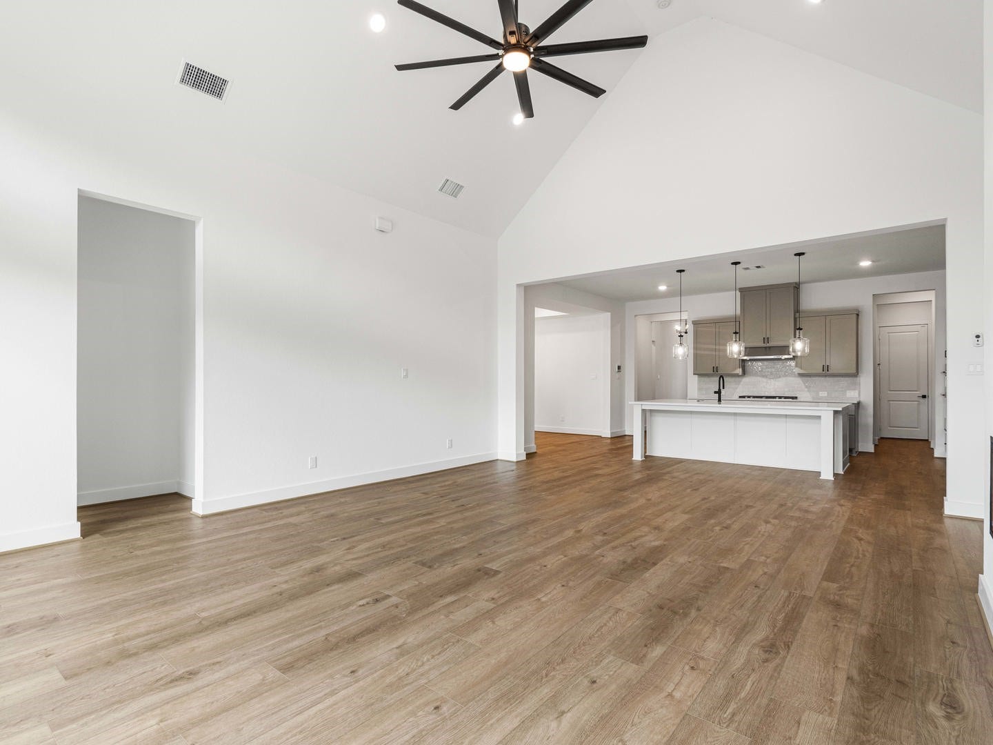 29818 Amber Brook Drive, Magnolia, TX 77354 Woodhavyn_Fenton_Classic_13_Living Room_05