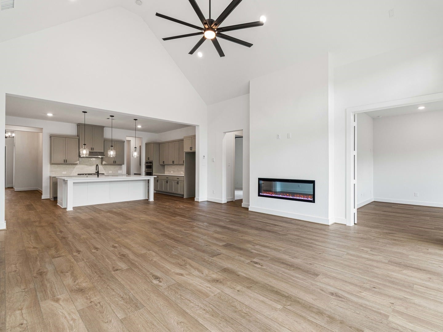 29818 Amber Brook Drive, Magnolia, TX 77354 Woodhavyn_Fenton_Classic_13_Living Room_04