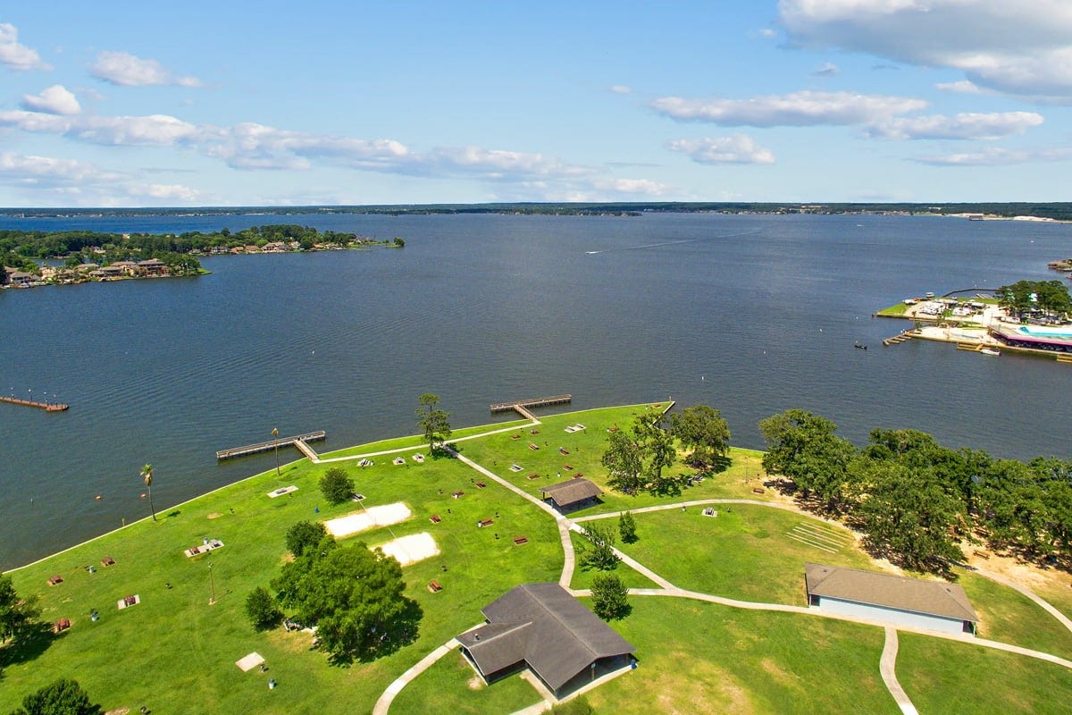 4805 Salerno Lane, Conroe, TX 77304 Just minutes to Lake Conroe.