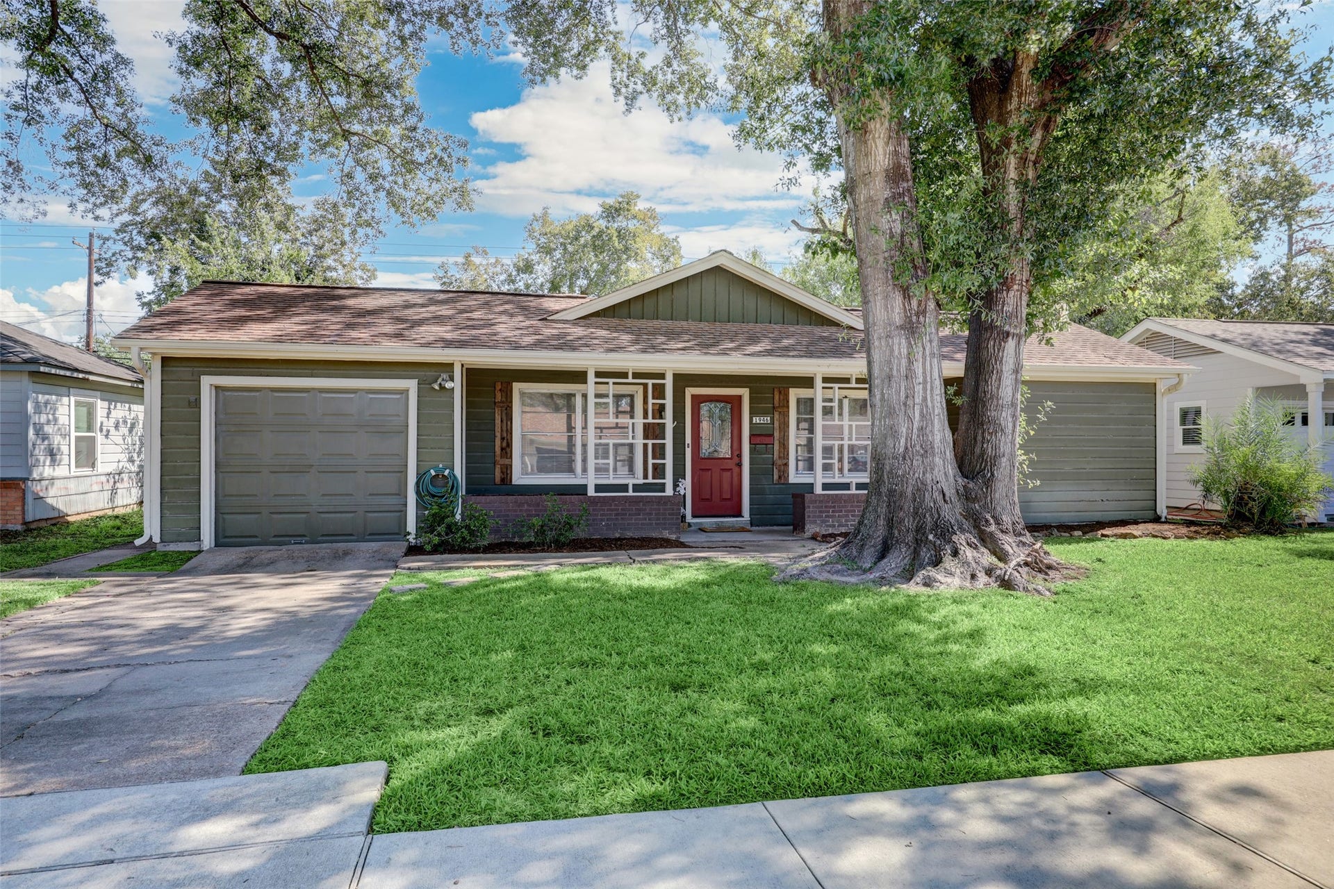1946 Norcrest Drive, Houston, TX 77055 Welcome to 1946 Norcrest! 4 bed rooms 2 bathrooms and move in ready.
