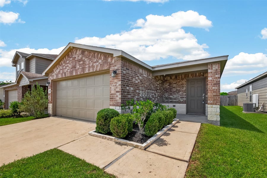 Property photo for 2611 Skyview Long Drive, Houston, TX