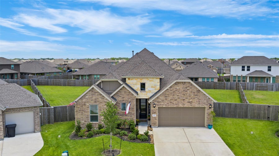 Property photo for 2102 Woodside Meadow Court, League City, TX