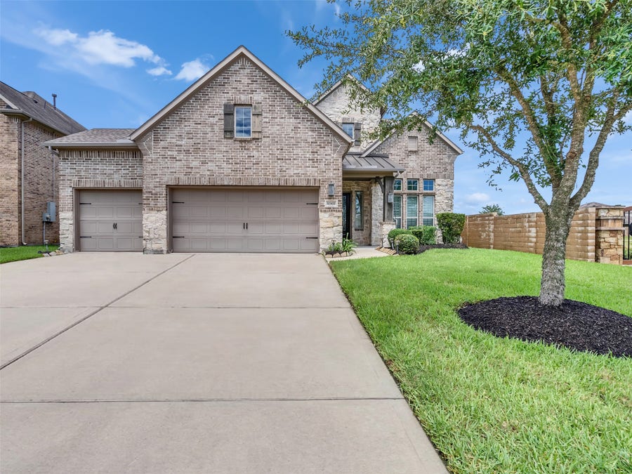 Property photo for 10302 Muir Peak Drive, Rosharon, TX
