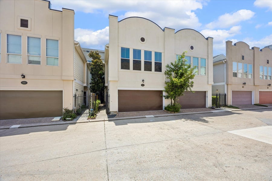 Property photo for 107 Riley Lane, Houston, TX