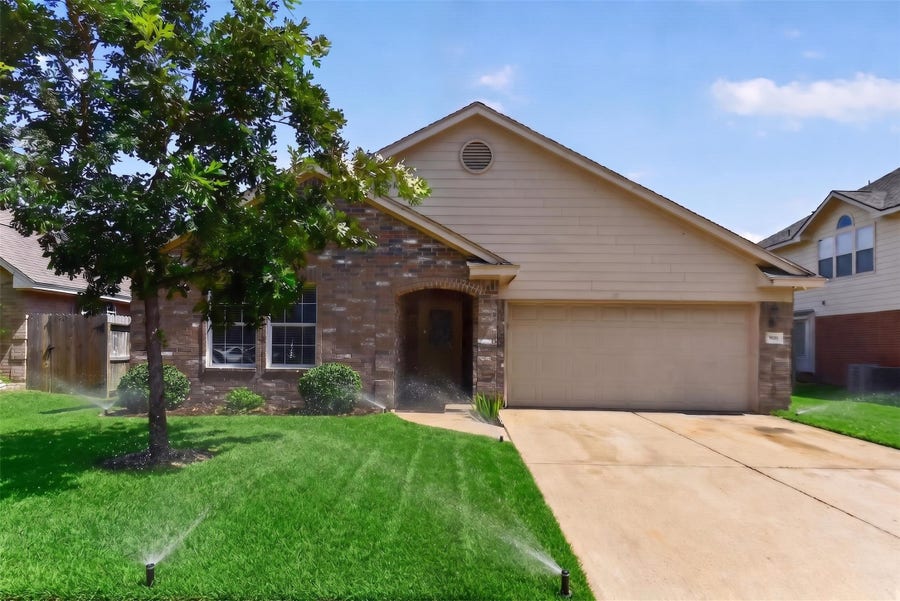 Property photo for 606 27th Avenue N, Texas City, TX