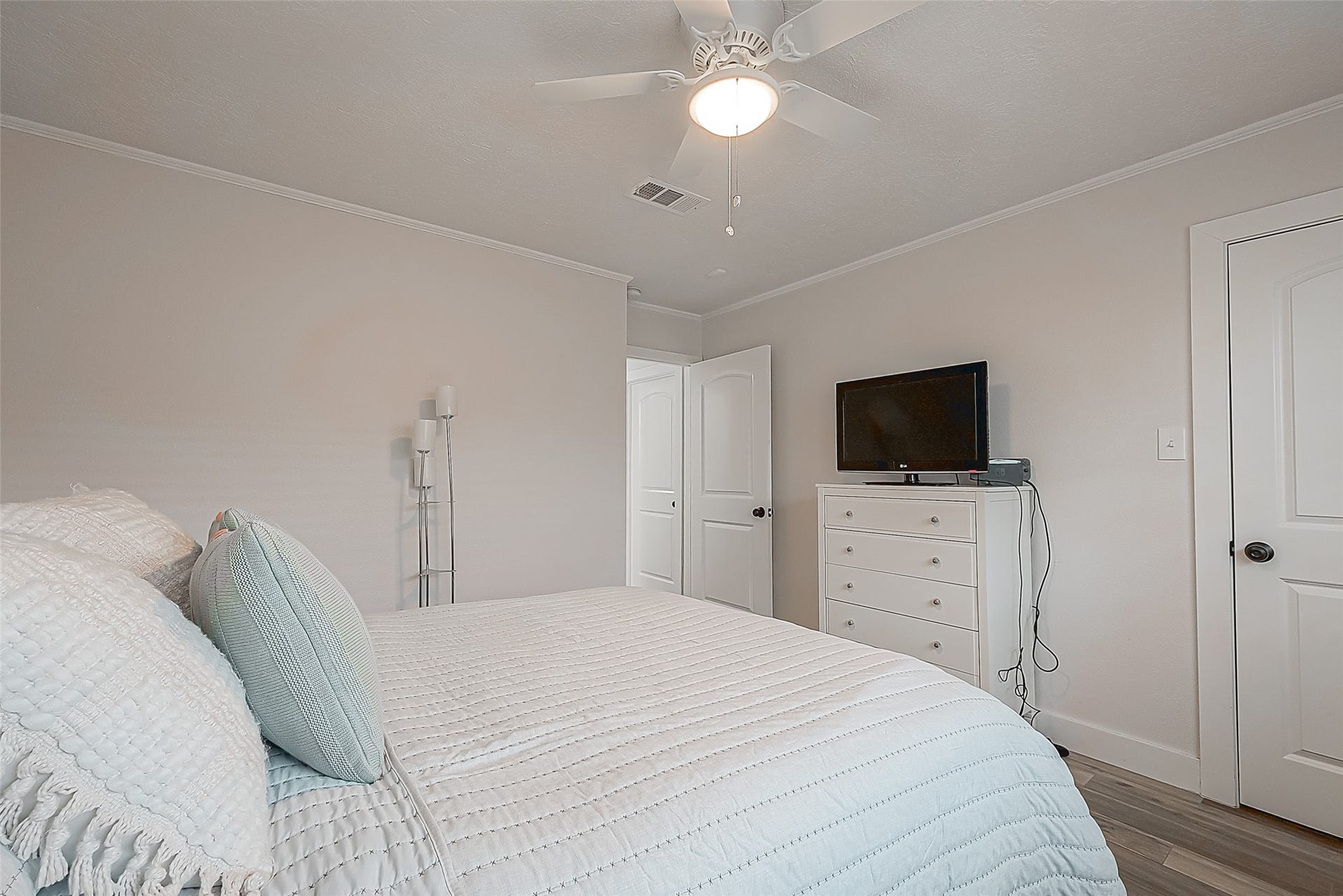 9502 Bob White Drive, Houston, TX 77096 9502 Bob White Drive, Houston, TX 77096