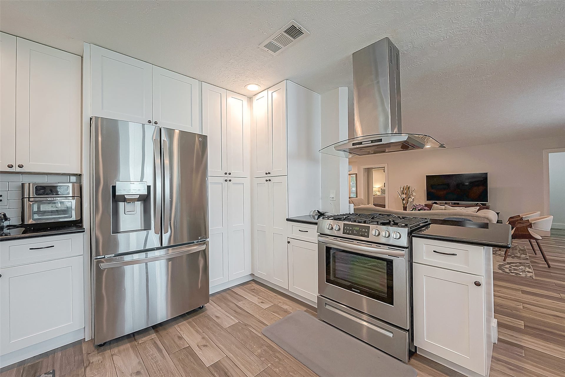 9502 Bob White Drive, Houston, TX 77096 9502 Bob White Drive, Houston, TX 77096