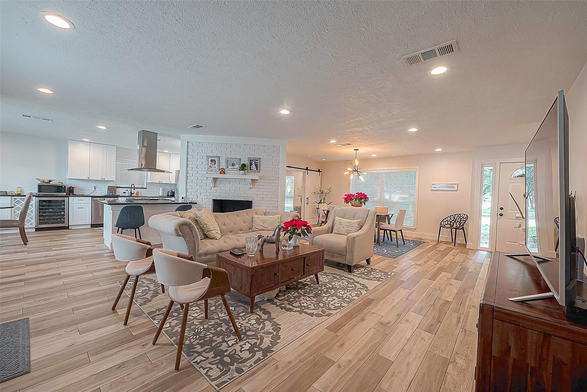 9502 Bob White Drive, Houston, TX 77096 9502 Bob White Drive, Houston, TX 77096