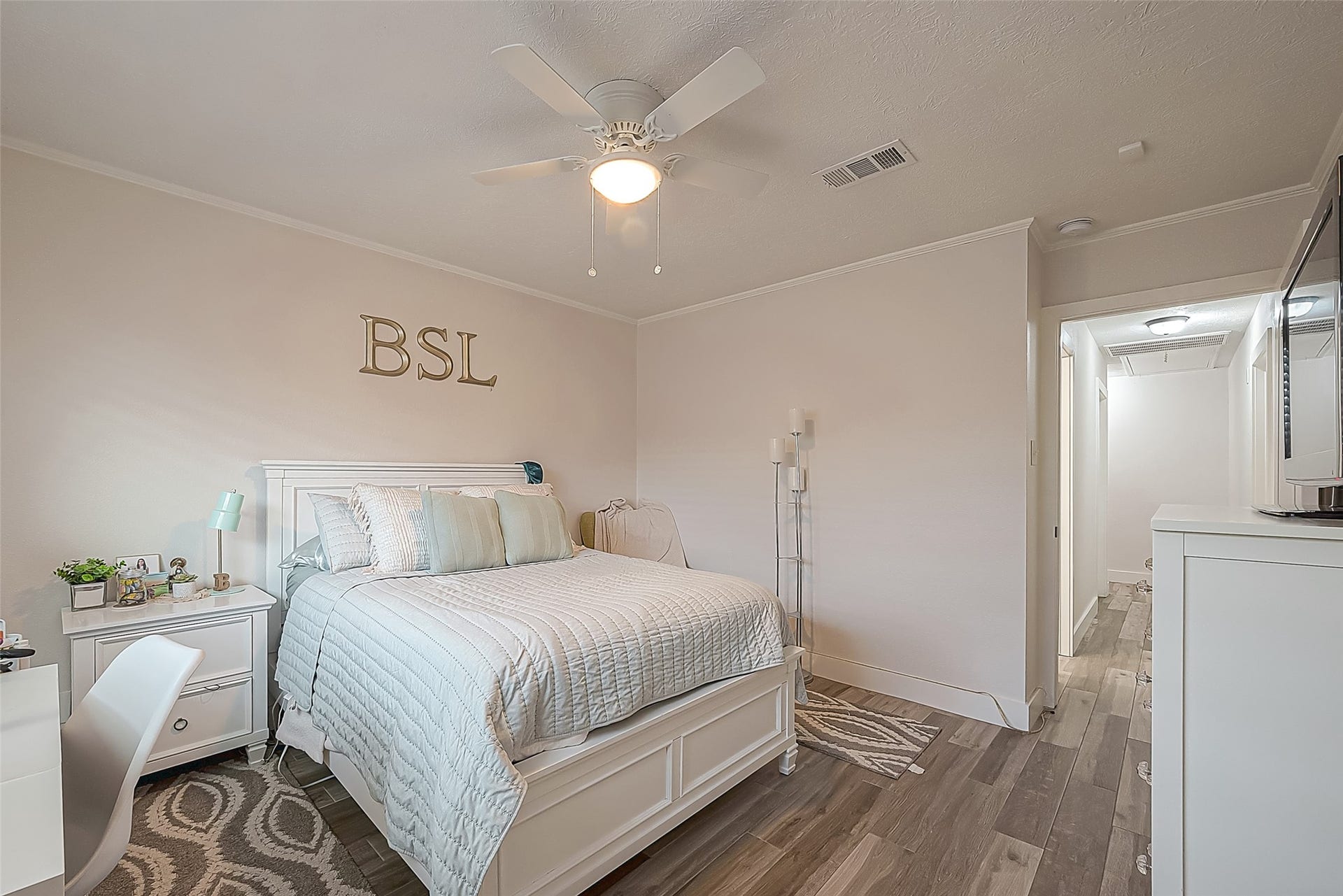9502 Bob White Drive, Houston, TX 77096 9502 Bob White Drive, Houston, TX 77096