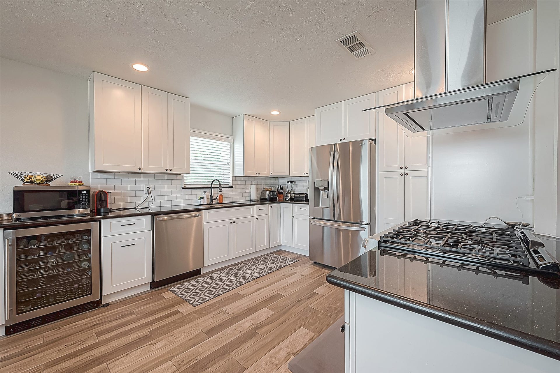 9502 Bob White Drive, Houston, TX 77096 9502 Bob White Drive, Houston, TX 77096