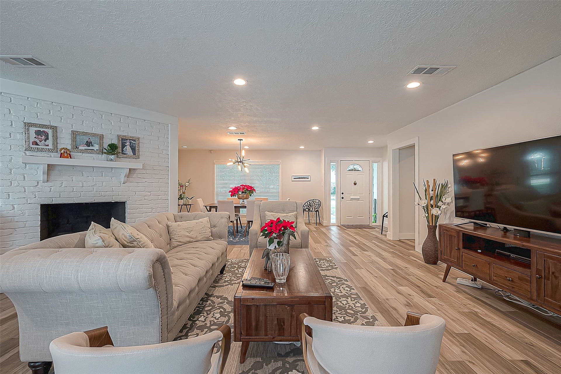 9502 Bob White Drive, Houston, TX 77096 9502 Bob White Drive, Houston, TX 77096